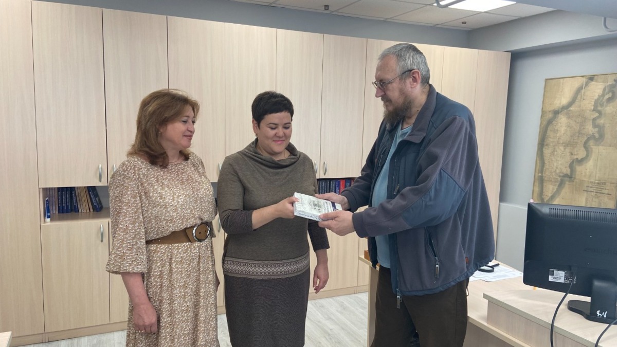 Вышла в свет новая книга «Мельпомена в краю вулканов. Театральная жизнь Камчатки в XX веке»