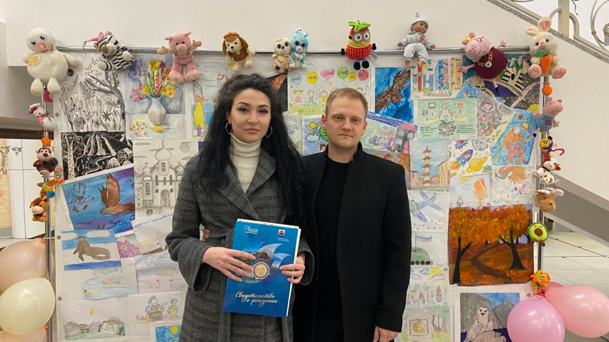 Камчатские семьи поздравили в торжественной обстановке с рождением детей
